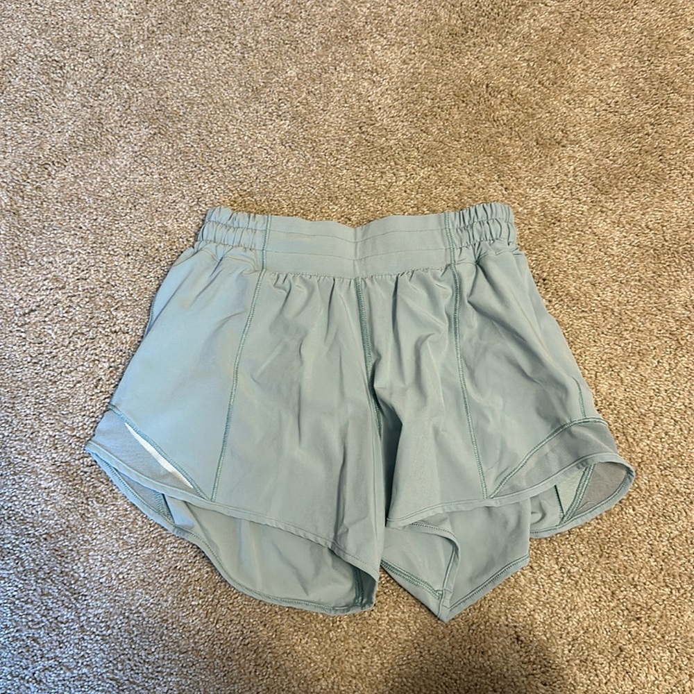 Lululemon Hotty Hot Shorts 2 Tall. Mint.